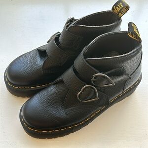 Like new!!! Doc Marten’s Devon Heart platform boot